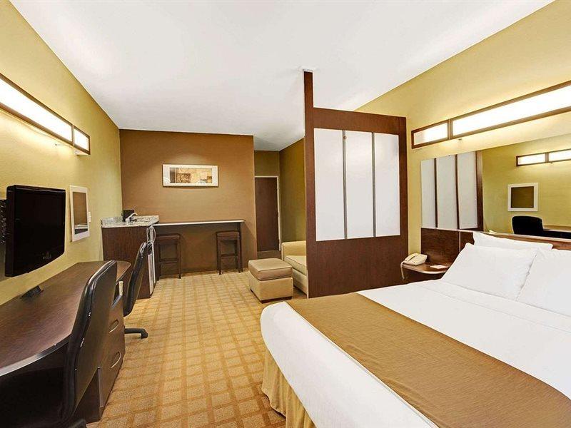 Microtel Inn & Suites By Wyndham Bryson City Exterior photo