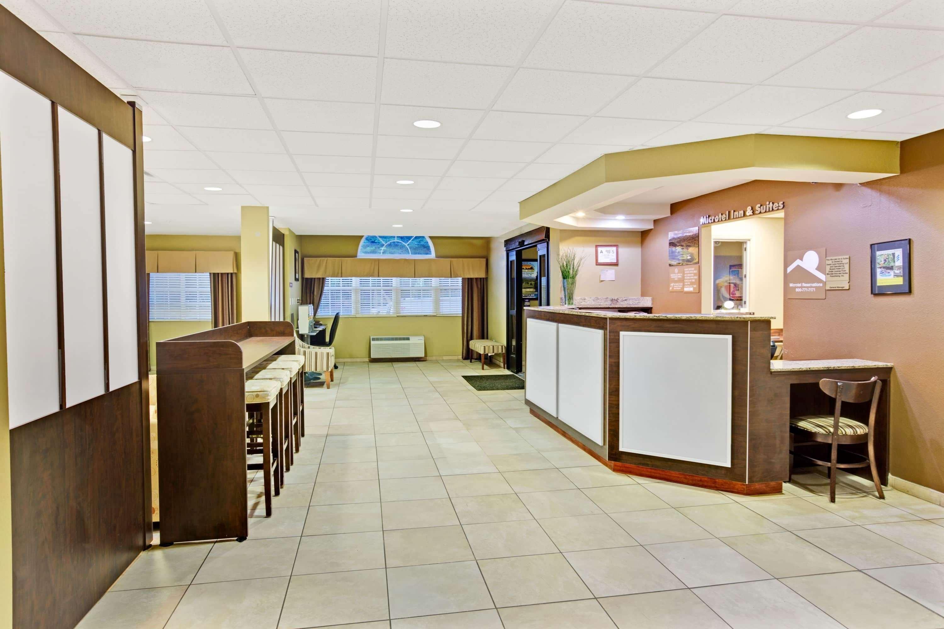 Microtel Inn & Suites By Wyndham Bryson City Exterior photo