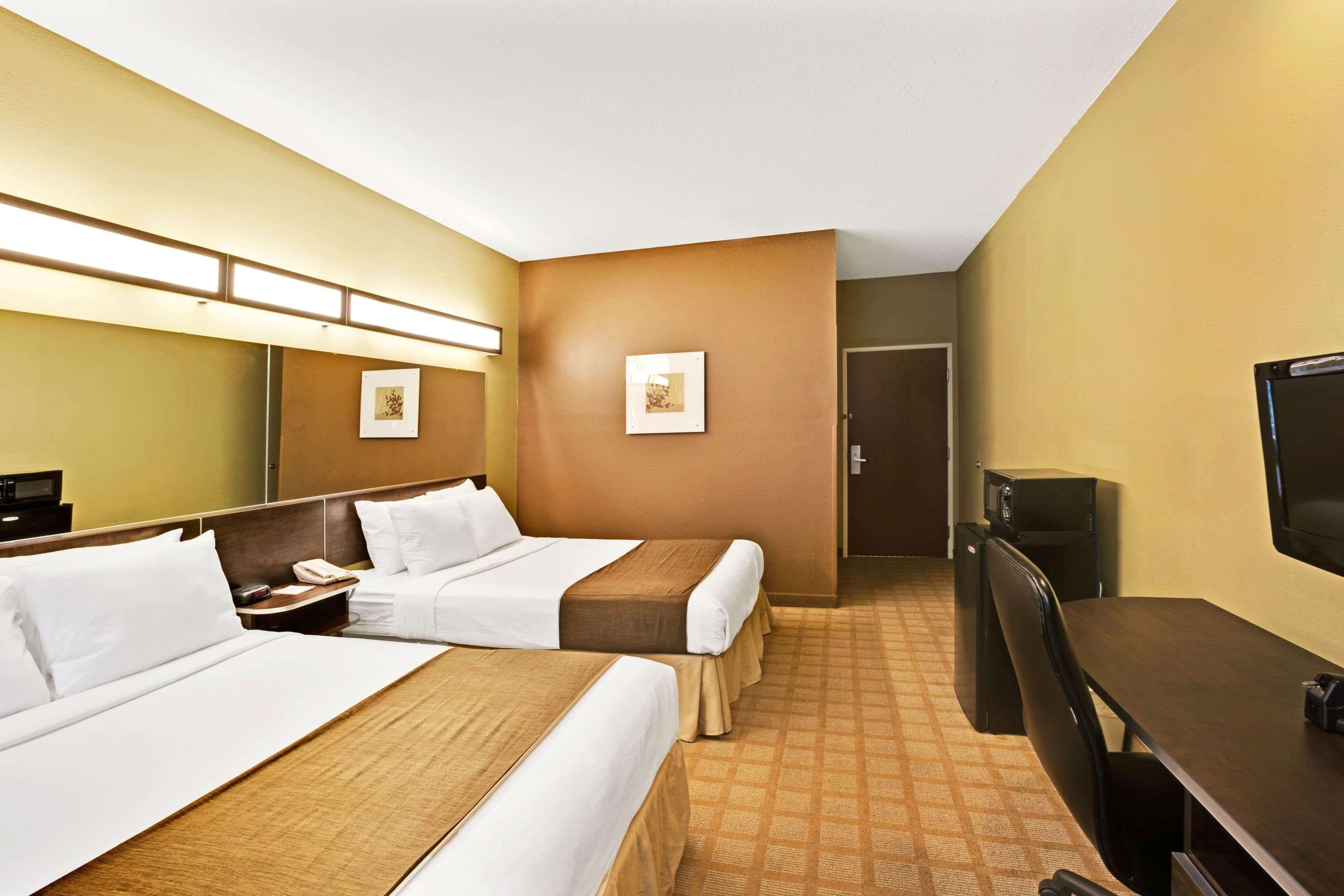 Microtel Inn & Suites By Wyndham Bryson City Exterior photo
